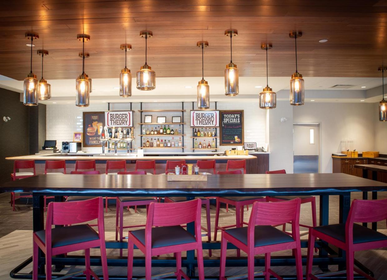 Holiday Inn Edmonton South - Evario Events By Ihg Exterior foto